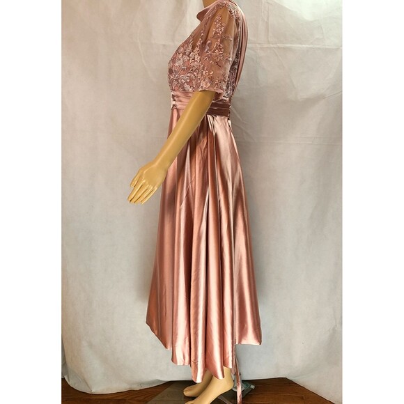 Elegant Pink Lace Dress - Picture 4 of 9